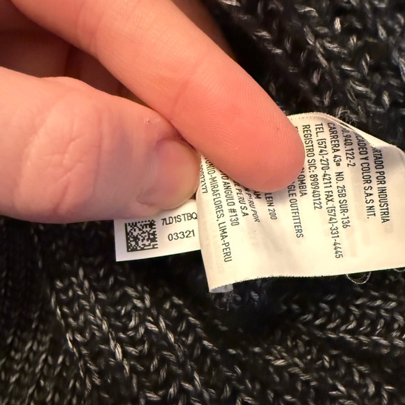 American Eagle Outfitters Black and Gray Knit Poncho/Shrug - Picture 5 of 10